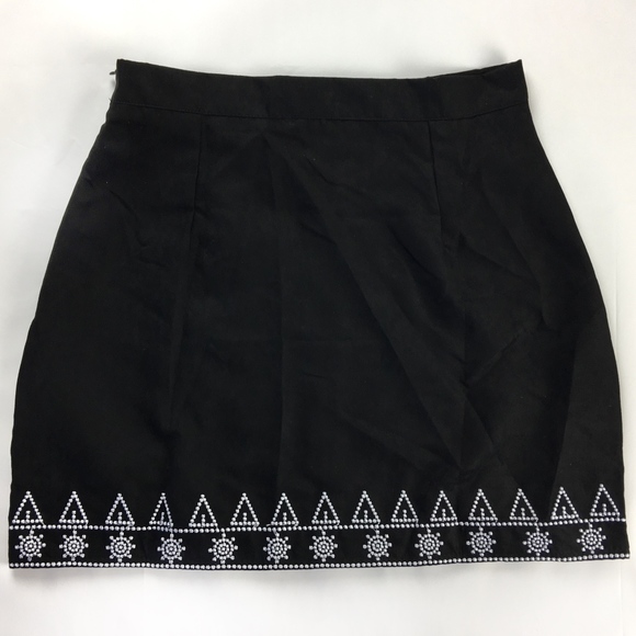 🚫Sold🚫 Southwest Embroidered Faux Suede Skirt - Picture 2 of 3